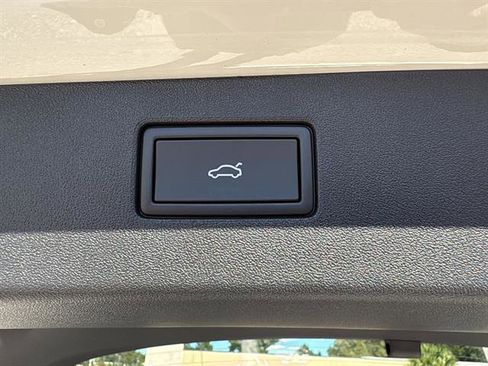 New 2026 Volkswagen Tiguan SE R-Line image 12