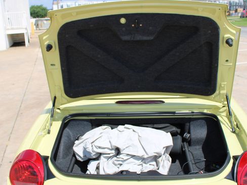 Used 2005 Ford Thunderbird RWD image 8