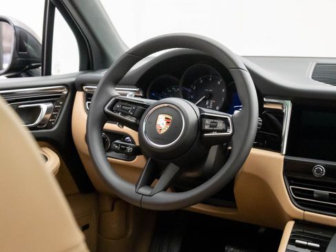 Certified 2026 Porsche Macan AWD/4WD image 12