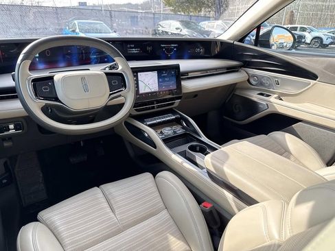 Used 2025 Lincoln Nautilus Reserve image 10