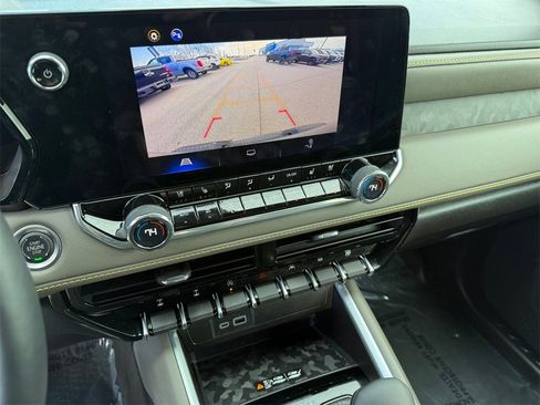 Used 2024 Chevrolet Colorado ZR2 w/ ZR2 Convenience Package III image 17