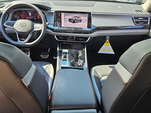 New 2026 Volkswagen Atlas Peak Edition image 8