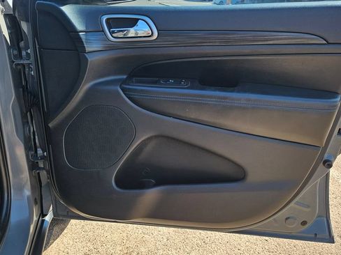 Used 2019 Jeep Grand Cherokee Laredo RWD image 19