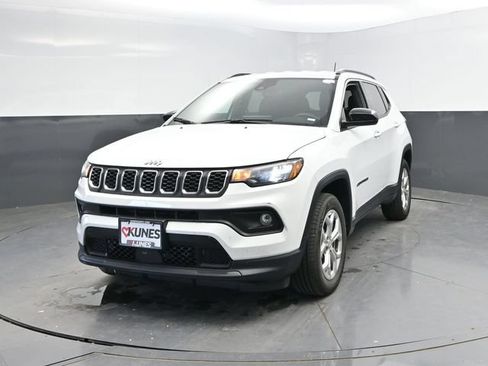 Used 2024 Jeep Compass Latitude AWD/4WD image 6