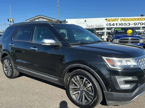 Used 2017 Ford Explorer Platinum image 2