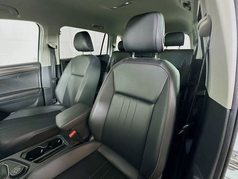 Used 2024 Volkswagen Tiguan Wolfsburg Edition image 19