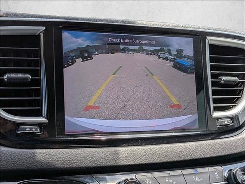 Used 2022 Chrysler Pacifica Touring-L FWD image 13