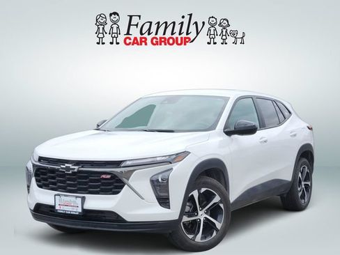 Used 2025 Chevrolet Trax RS w/ Driver Confidence Package FWD image 1