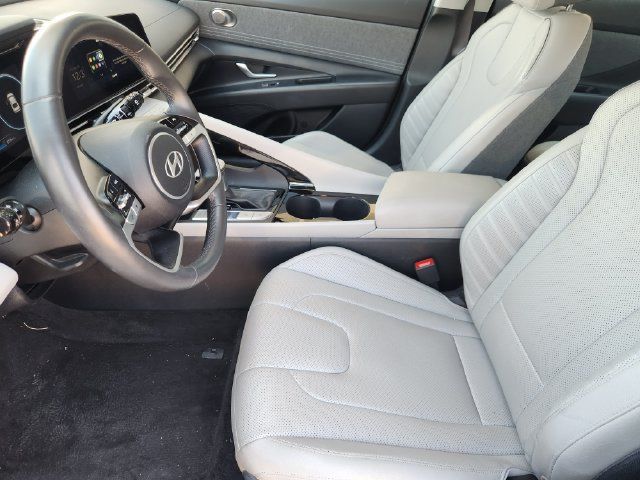 Used 2025 Hyundai Elantra Limited FWD image 12