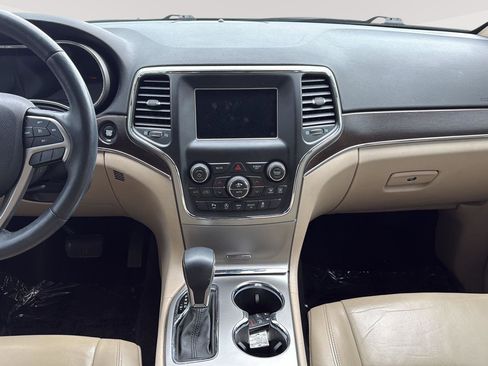 Used 2018 Jeep Grand Cherokee Limited AWD/4WD image 18