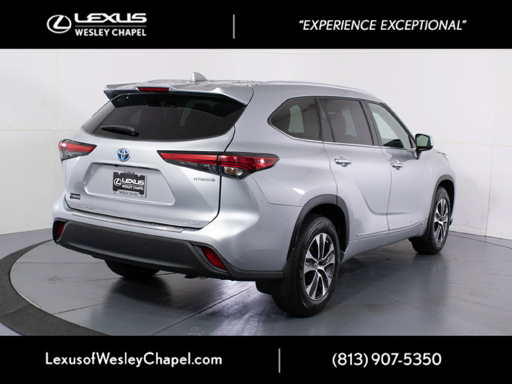 Used 2022 Toyota Highlander XLE AWD/4WD image 4