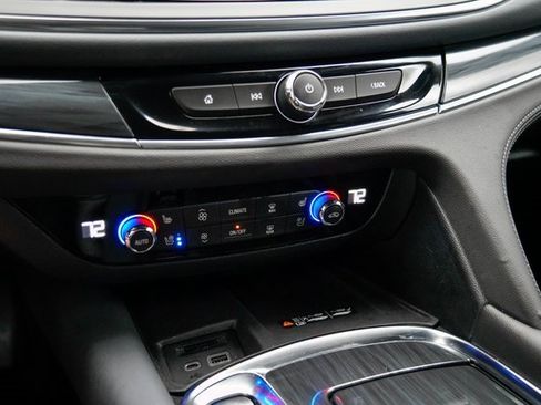 Used 2024 Buick Enclave Premium image 31