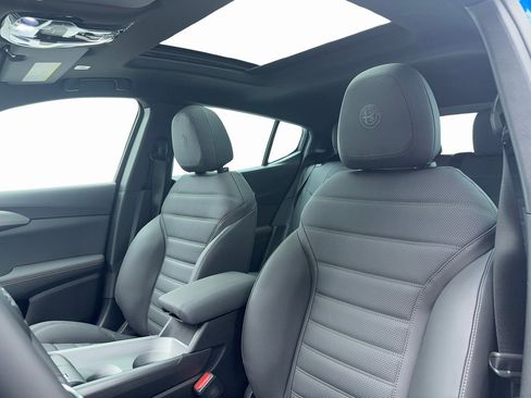 New 2025 Alfa Romeo Tonale w/ Premium Package image 33