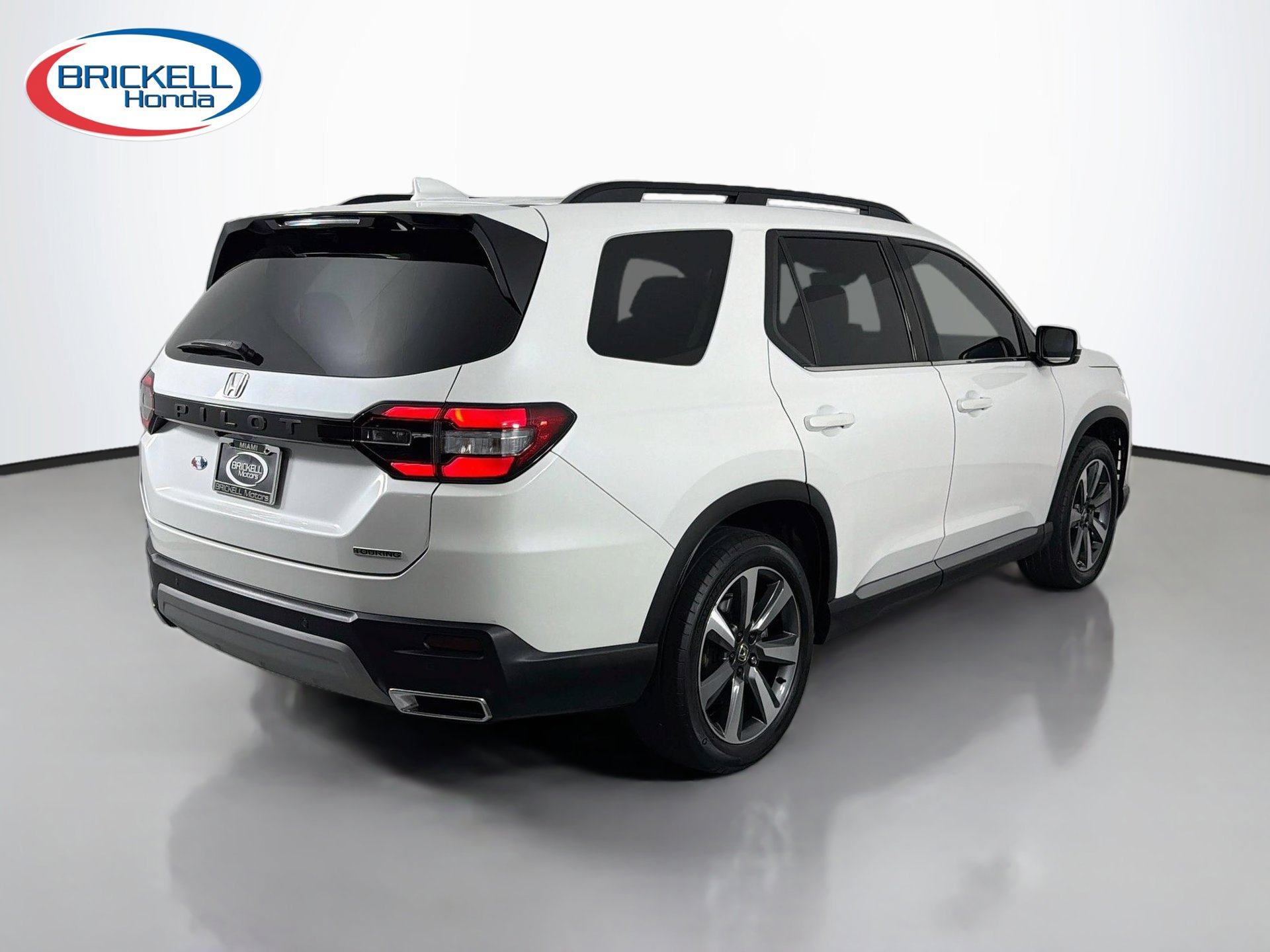 Used 2024 Honda Pilot Touring image 3
