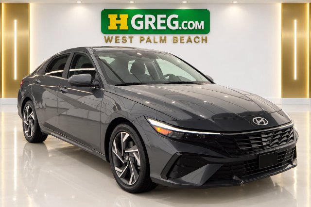 Used 2025 Hyundai Elantra SEL FWD image 4