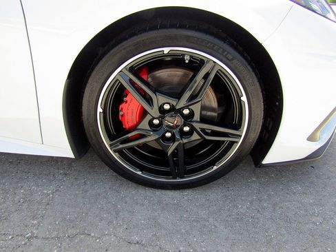 Used 2022 Chevrolet Corvette Stingray Preferred Cpe w/ Z51 Performance Package RWD image 23