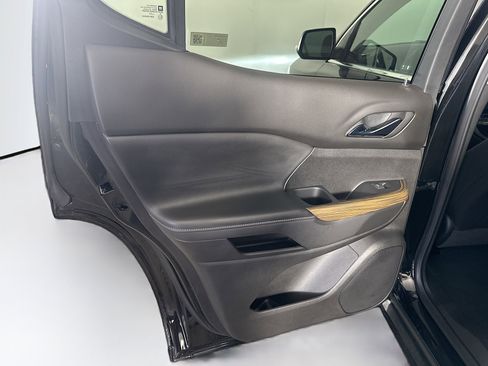 Used 2023 GMC Acadia SLE w/ Driver Convenience Package image 27