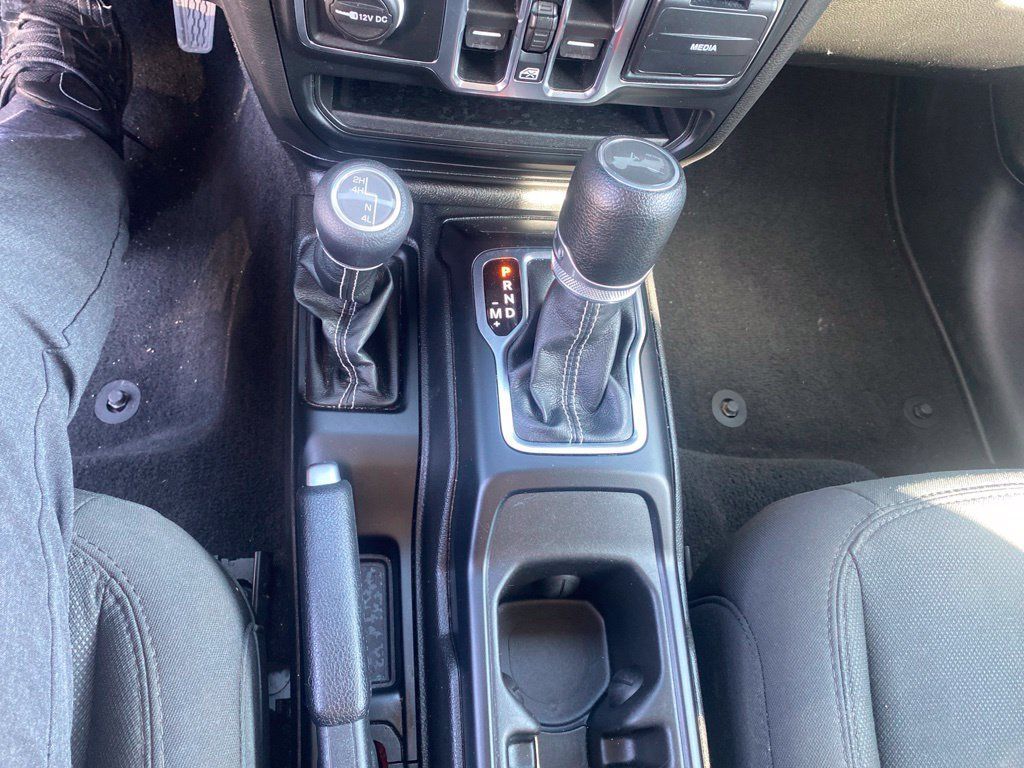 Used 2023 Jeep Wrangler Unlimited Sahara AWD/4WD image 6