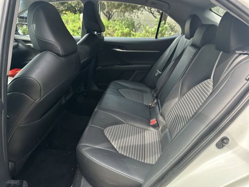 Used 2020 Toyota Camry SE FWD image 15