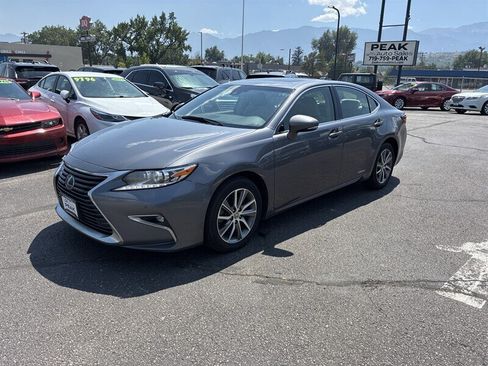 Used 2017 Lexus ES 300h w/ Navigation System Package FWD image 3