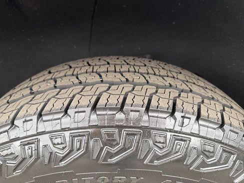 Used 2023 GMC Yukon XL AT4 image 37