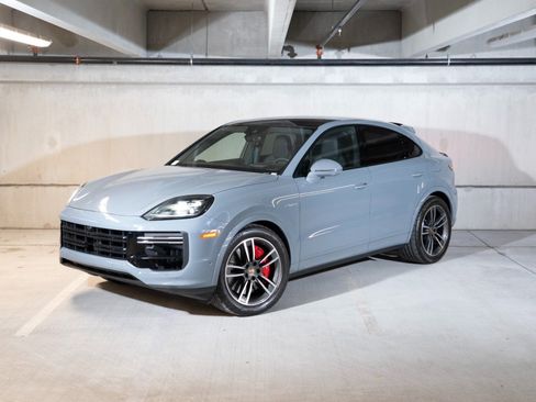 Certified 2024 Porsche Cayenne Turbo AWD/4WD image 1