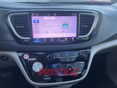 Used 2022 Chrysler Pacifica Touring-L FWD image 31