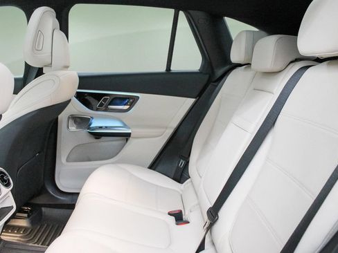 Used 2025 Mercedes-Benz GLC 350e 4MATIC image 26