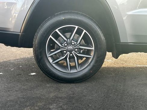 Used 2019 Jeep Grand Cherokee Limited image 29