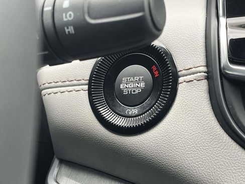 Used 2025 Jeep Compass Limited AWD/4WD image 32