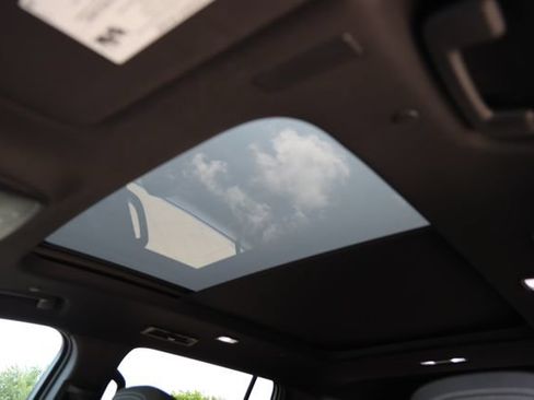 Used 2024 Chevrolet Traverse LT FWD image 12