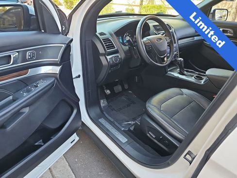 Used 2019 Ford Explorer Limited w/ Ford Safe & Smart Package FWD image 10