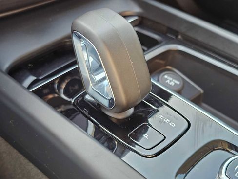 Certified 2025 Volvo XC60 B5 Core image 33