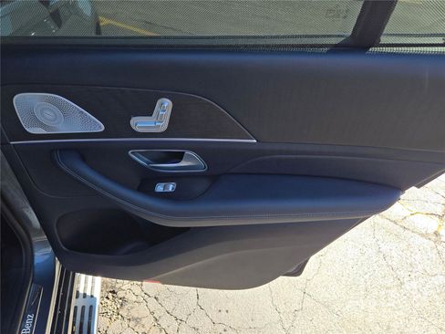 Used 2021 Mercedes-Benz GLS 450 4MATIC image 9