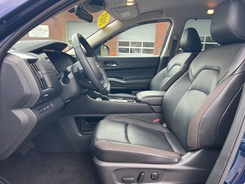 Used 2024 Nissan Pathfinder SL image 14