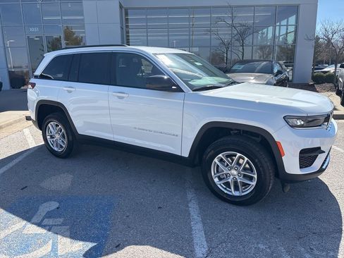 New 2026 Jeep Grand Cherokee Laredo AWD/4WD image 32
