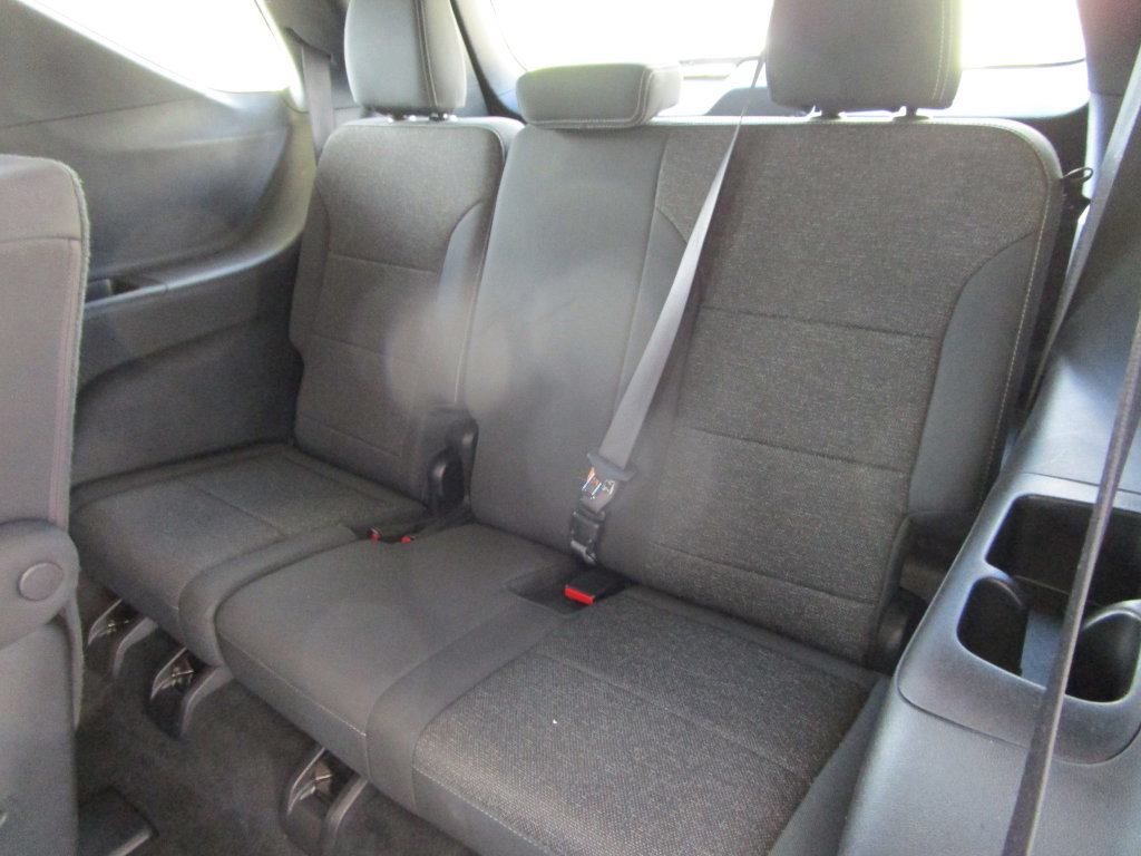 Used 2025 Chevrolet Traverse LT FWD image 16