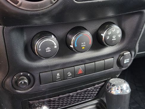 Used 2017 Jeep Wrangler Unlimited Sport AWD/4WD image 32