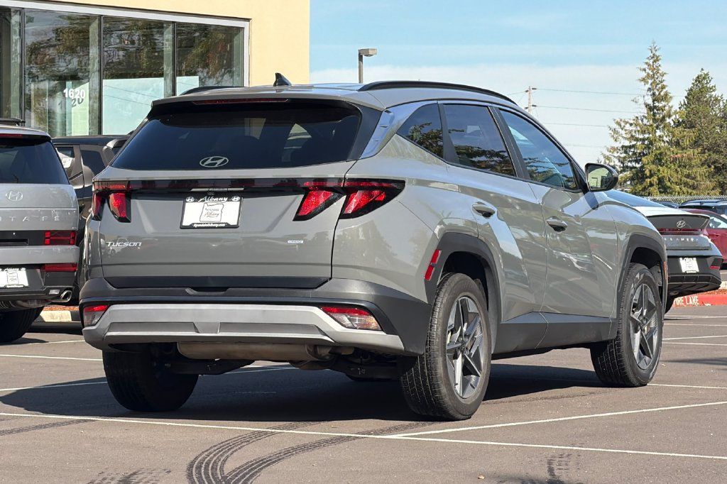 Certified 2025 Hyundai Tucson SEL AWD/4WD image 4