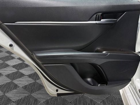 Used 2024 Toyota Camry SE image 19