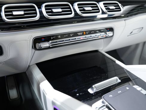 Used 2025 Mercedes-Benz Maybach GLS 600 4MATIC image 71