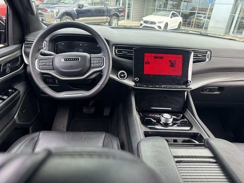 Used 2024 Jeep Wagoneer Series III AWD/4WD image 19