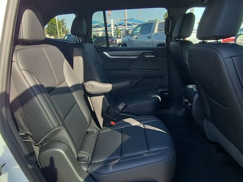 Used 2026 GMC Acadia Elevation w/ Elevation Premium Package FWD image 27