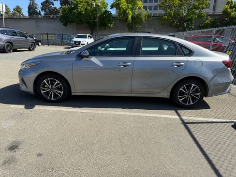 Used 2024 Kia Forte LXS FWD image 3