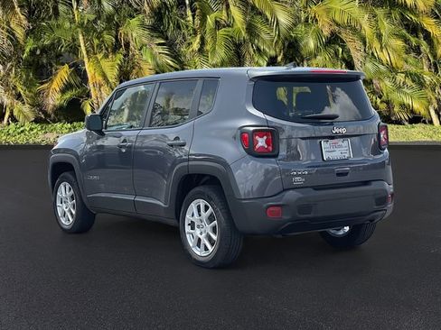 Used 2023 Jeep Renegade Latitude AWD/4WD image 8
