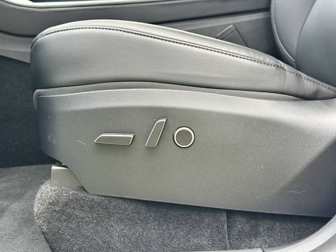 Used 2025 Tesla Model Y Long Range AWD/4WD image 18