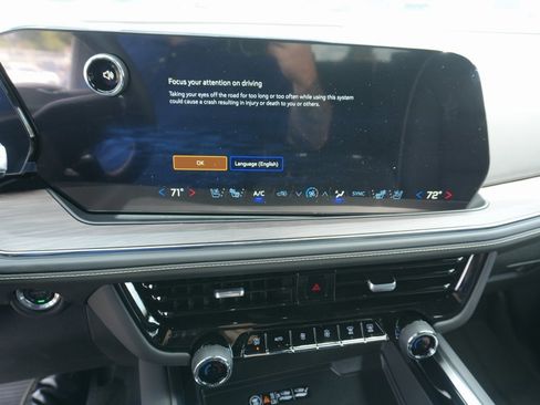 New 2025 Chevrolet Suburban Premier image 19