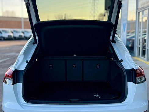 Used 2024 Audi Q4 e-tron Prestige image 8