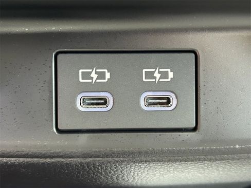 Used 2025 Toyota Corolla LE image 21