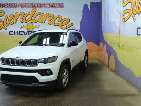 Used 2024 Jeep Compass Latitude w/ Convenience Group image 4